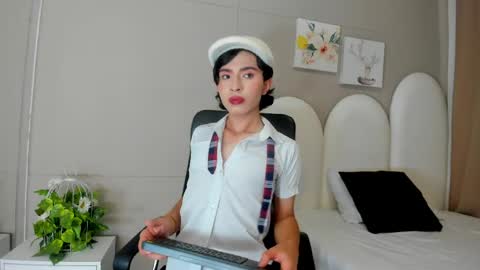 honey_hex_ online show from 05/12/26, 07:44
