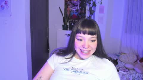 Snapshot of honey_hoe chatting on 12/21/24, 02:41 Lau online show from 12/21/24, 02:41