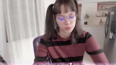 Snapshot of honey_hoe chatting on 10/12/25, 09:03 Lau online show from 10/12/25, 09:03