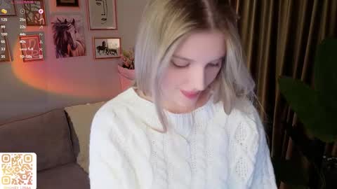 Snapshot of honey_kors chatting on 03/08/26, 03:05 Lina online show from 03/08/26, 03:05