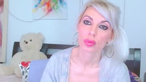 Snapshot of honey_lara chatting on 03/29/26, 09:15 honey_lara online show from 03/29/26, 09:15