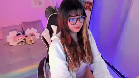 Snapshot of honey_m0on chatting on 06/30/26, 07:04 Milenka online show from 06/30/26, 07:04