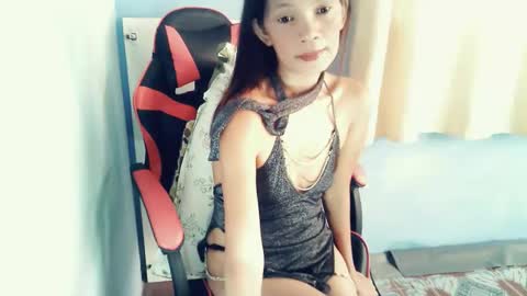 Snapshot of honey_mollyxx chatting on 04/24/26, 11:51 honey_mollyxx online show from 04/24/26, 11:51