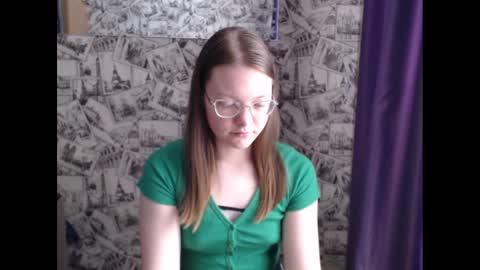 Snapshot of honey_mood chatting on 02/15/25, 09:38 Lina online show from 02/15/25, 09:38
