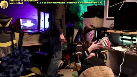 Honey and Bear online show from 01/21/25, 03:37