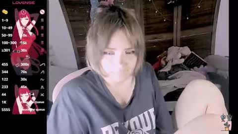 Snapshot of honeyapplealaska chatting on 11/18/25, 04:06 Honey Apple Alaska online show from 11/18/25, 04:06