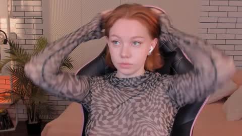 honeyautumn online show from 12/15/24, 12:07