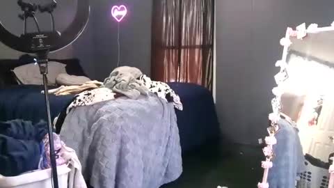 Snapshot of honeybabiii6969 chatting on 02/20/26, 08:42 honeybabiii6969 online show from 02/20/26, 08:42