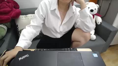 Snapshot of honeybaby2k chatting on 11/26/25, 04:57 honeybaby2k online show from 11/26/25, 04:57