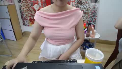 Snapshot of honeybaby2k chatting on 11/29/25, 02:47 honeybaby2k online show from 11/29/25, 02:47