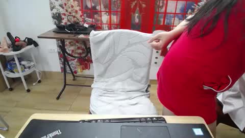 Snapshot of honeybaby2k chatting on 12/02/25, 01:55 honeybaby2k online show from 12/02/25, 01:55