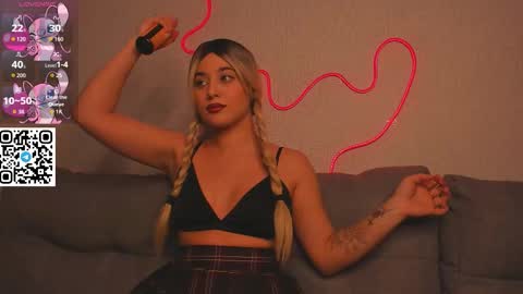 Snapshot of honeybae01 chatting on 10/30/25, 09:04 Mary online show from 10/30/25, 09:04