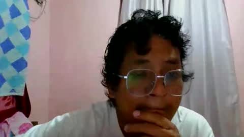 Honeybee online show from 05/16/26, 04:28