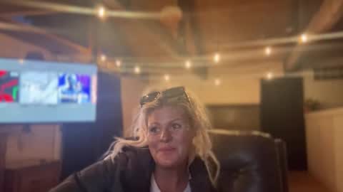 Snapshot of honeybuhnny chatting on 03/10/26, 04:28 honeybuhnny online show from 03/10/26, 04:28