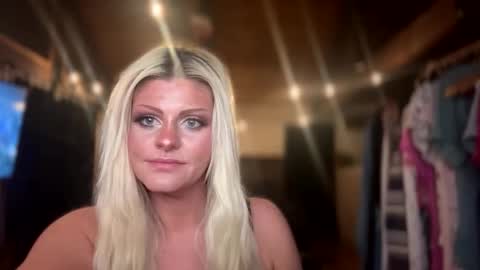 Snapshot of honeybuhnny chatting on 03/22/26, 08:07 honeybuhnny online show from 03/22/26, 08:07