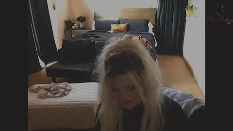 honeybuhnny online show from 05/03/26, 01:11