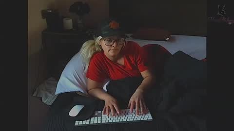honeybuhnny online show from 05/07/26, 03:50
