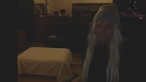 honeybuhnny online show from 05/18/26, 09:15