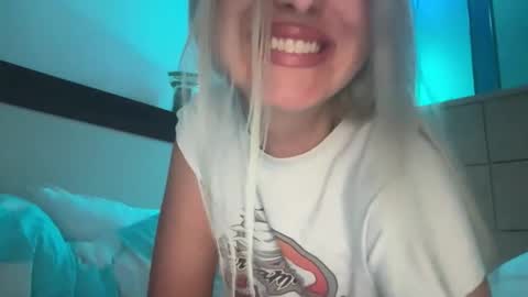 honeybun_z online show from 12/14/25, 01:44