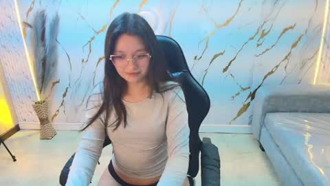 Snapshot of honeydoll_tf chatting on 05/05/26, 02:14 honeydoll_tf online show from 05/05/26, 02:14