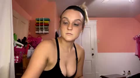 HoneyDrippinBunny online show from 02/15/25, 04:14