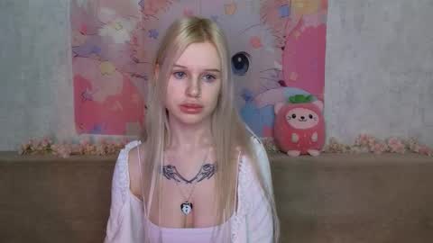 Snapshot of honeygold__ chatting on 01/12/26, 04:39 Lisa online show from 01/12/26, 04:39