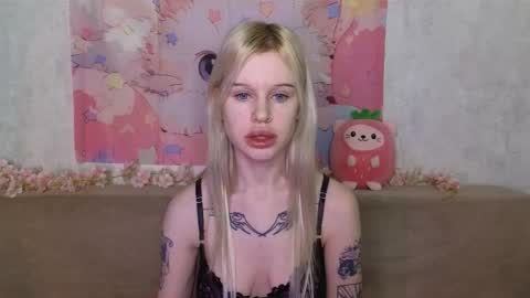 Snapshot of honeygold__ chatting on 02/06/26, 04:28 Lisa online show from 02/06/26, 04:28