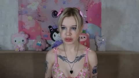 Snapshot of honeygold__ chatting on 07/08/26, 04:39 Lisa online show from 07/08/26, 04:39