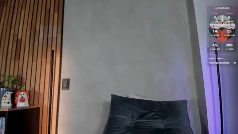 Snapshot of honeyhot69__ chatting on 10/25/25, 11:29 Sofia independent model online show from 10/25/25, 11:29