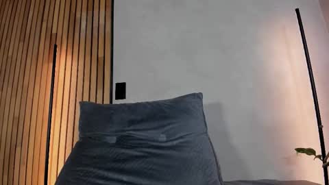 Sofia independent model online show from 12/21/25, 11:39