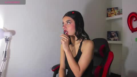 Snapshot of honeyluxe_ chatting on 04/19/26, 04:56 HONEY LUXE online show from 04/19/26, 04:56