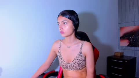 Snapshot of honeyluxe_ chatting on 05/19/26, 12:44 HONEY LUXE online show from 05/19/26, 12:44