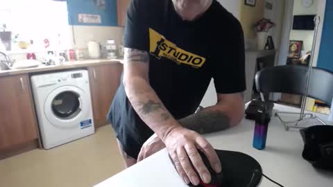 Snapshot of honeymaster290 chatting on 11/17/25, 10:21 honeymaster290 online show from 11/17/25, 10:21