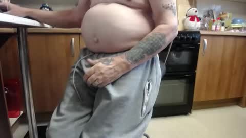 Snapshot of honeymaster290 chatting on 12/16/25, 02:55 honeymaster290 online show from 12/16/25, 02:55