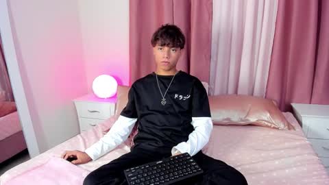 honeymoon_sariel online show from 11/14/25, 08:40