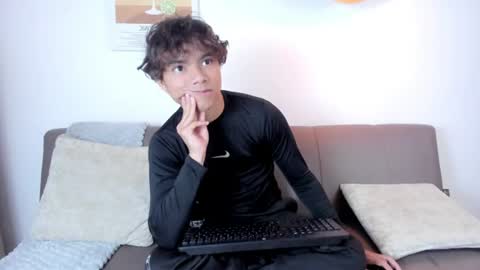Snapshot of honeymoon_sariel chatting on 06/17/26, 01:45 honeymoon_sariel online show from 06/17/26, 01:45