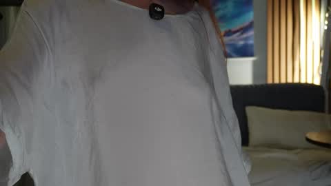 Noelle online show from 10/10/25, 03:16