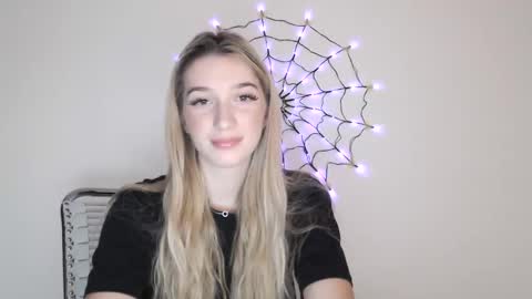 honeyveil online show from 10/30/25, 01:23