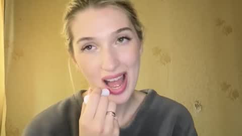 honeyveil online show from 05/18/26, 01:17