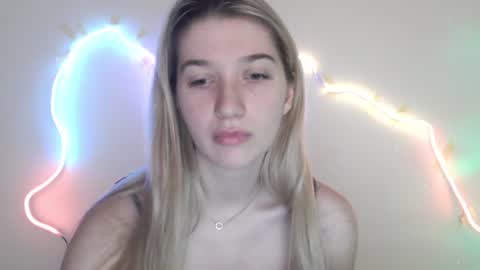 honeyveil online show from 06/09/26, 11:11