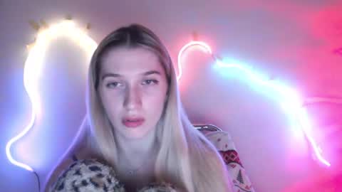 honeyveil online show from 06/12/26, 08:30