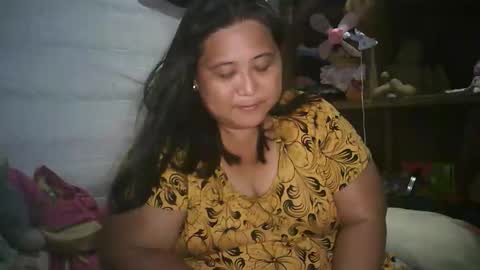 Snapshot of honeyvonz chatting on 12/14/25, 01:05 Merry online show from 12/14/25, 01:05