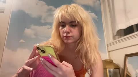 Snapshot of honeyxlimbed chatting on 12/08/24, 06:01 Emi Rose online show from 12/08/24, 06:01