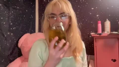 Snapshot of honeyxlimbed chatting on 12/14/24, 03:51 Emi Rose online show from 12/14/24, 03:51