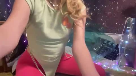 Snapshot of honeyxlimbed chatting on 02/02/25, 04:59 Emi Rose online show from 02/02/25, 04:59