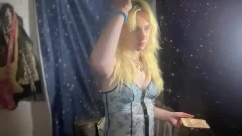 Snapshot of honeyxlimbed chatting on 09/17/25, 06:15 Emi Rose online show from 09/17/25, 06:15