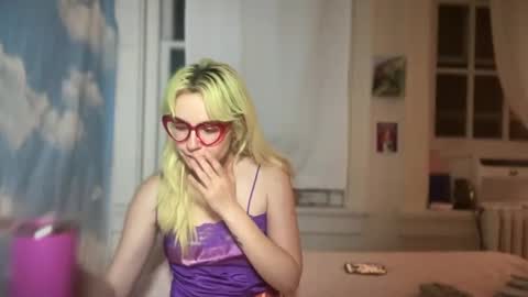 Snapshot of honeyxlimbed chatting on 09/18/25, 06:15 Emi Rose online show from 09/18/25, 06:15