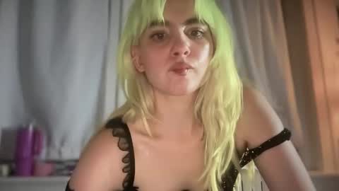 Snapshot of honeyxlimbed chatting on 10/07/25, 05:48 Emi Rose online show from 10/07/25, 05:48