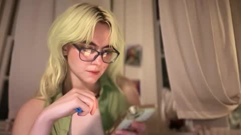 Emi Rose online show from 11/27/25, 01:51