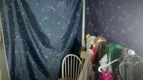 Emi Rose online show from 11/27/25, 09:17